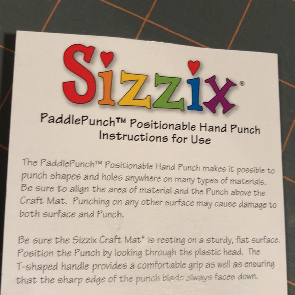 Sizzix Paddlepunch Positionable Hand Punch dies - Picture 8 of 15
